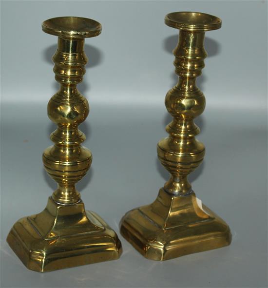 Pair brass candlesticks(-)